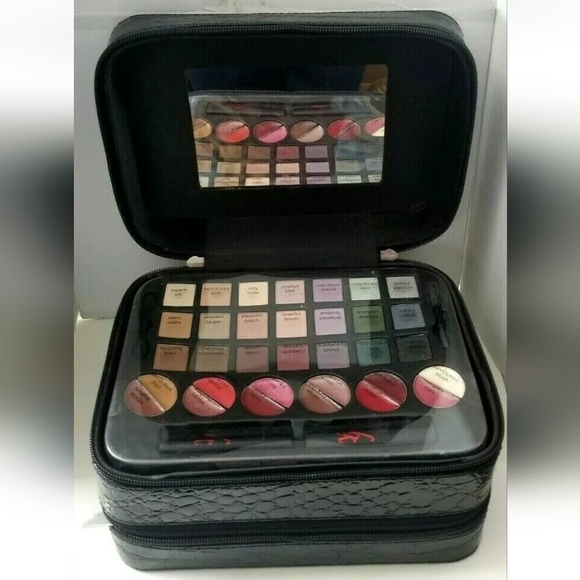 YBF Your Best Friend EMPOWER YOUR beYOUty Makeup Set with Case - Picture 2 of 12